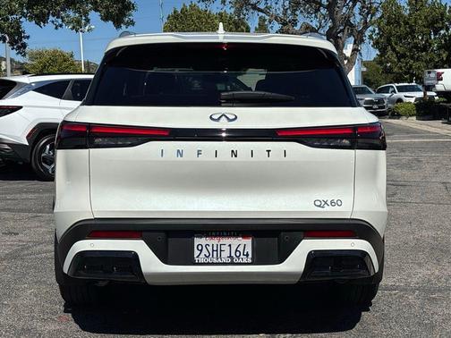 Majestic White 2025 INFINITI QX60 Luxe