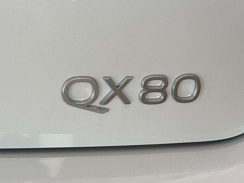 QBE 2027 INFINITI QX80 Luxe