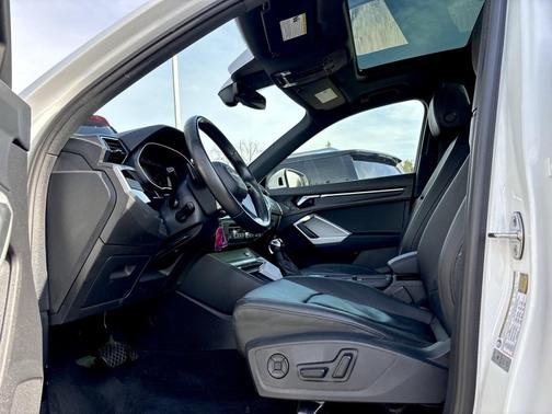 2022 Audi Q3 45 S line Premium Plus