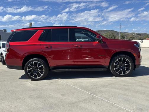 2023 Chevrolet Tahoe 4WD RST
