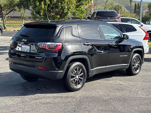 Diamond Black Crystal Pearlcoat 2018 Jeep Compass Sport