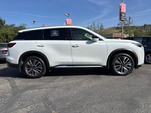 Radiant White 2026 INFINITI QX60 LUXE FWD