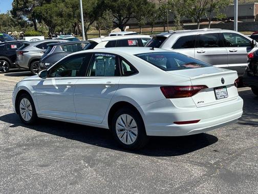 Pure White 2019 Volkswagen Jetta 1.4T S