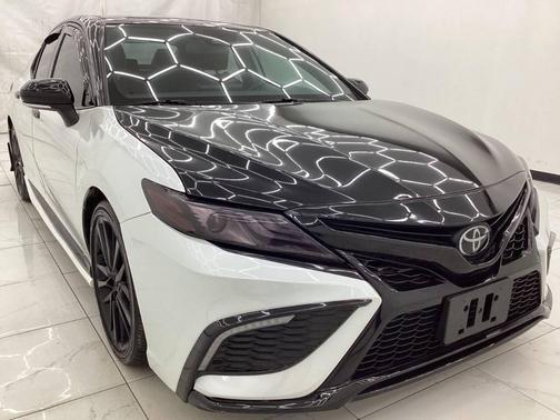 Wind Chill Pearl/Midnight Black Metallic 2022 Toyota Camry XSE