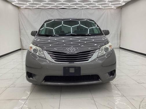 2016 Toyota Sienna LE