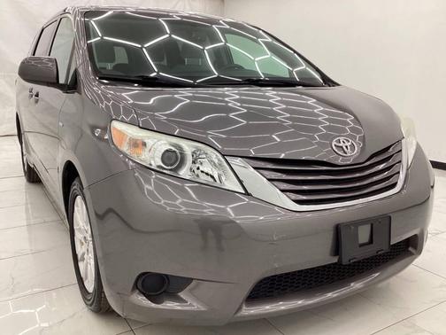 2016 Toyota Sienna LE