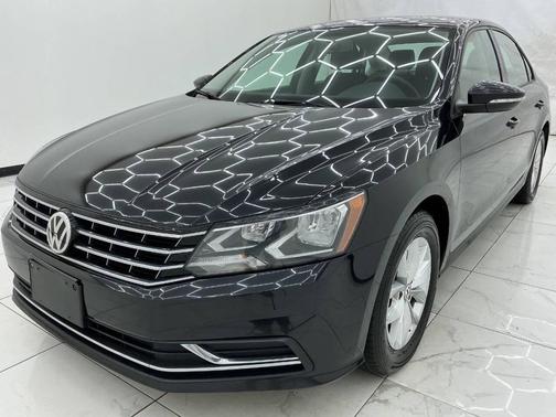 BLACK 2018 Volkswagen Passat 2.0T SE
