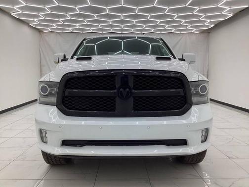 2017 RAM 1500 Night Crew Cab 4x4 5'7' Box