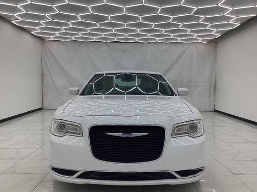 2021 Chrysler 300 Touring