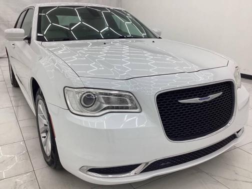 2021 Chrysler 300 Touring