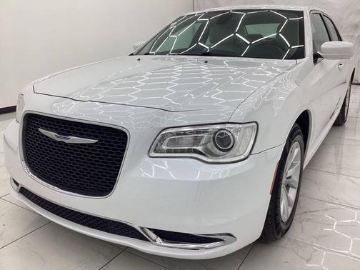 2021 Chrysler 300 Touring