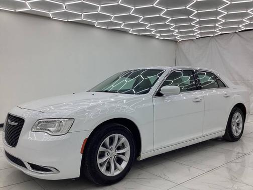 2021 Chrysler 300 Touring