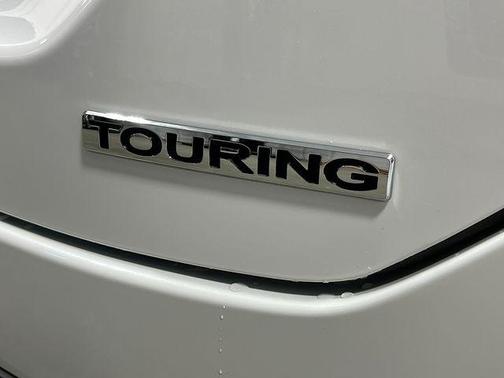Platinum White Pearl 2026 Honda Pilot Touring 8-Passenger