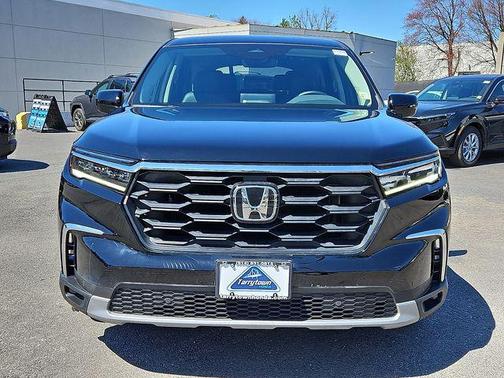 Crystal Black Pearl 2023 Honda Pilot AWD EX-L 8 Passenger