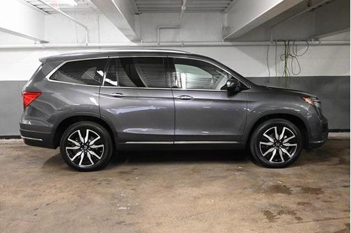 2022 Honda Pilot Touring 8-Passenger