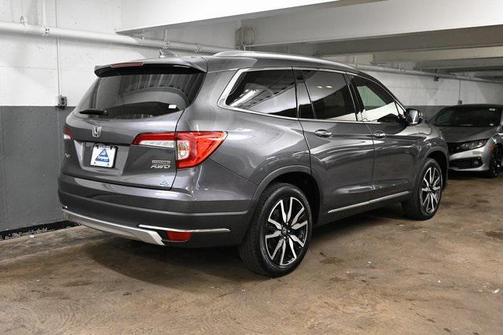 2022 Honda Pilot Touring 8-Passenger