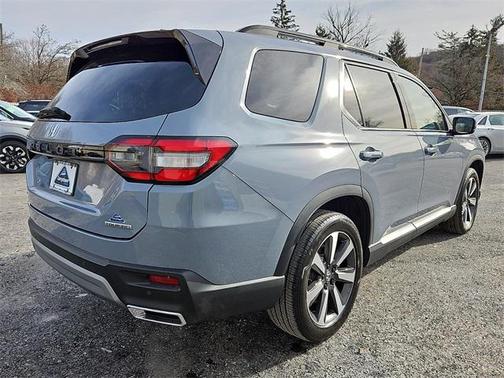 2023 Honda Pilot Touring 8-Passenger