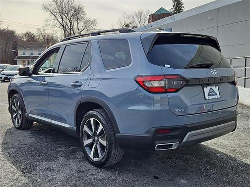 2023 Honda Pilot Touring 8-Passenger