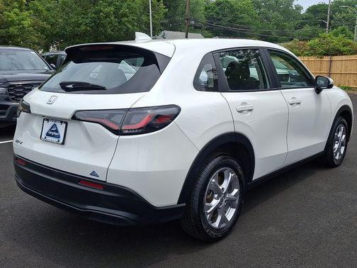 Platinum White Pearl 2024 Honda HR-V LX