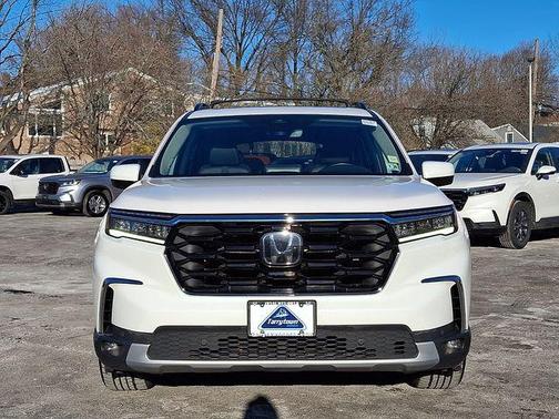 2024 Honda Pilot Touring 8-Passenger