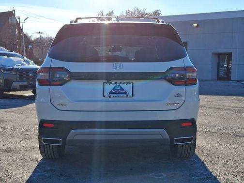 2024 Honda Pilot Touring 8-Passenger