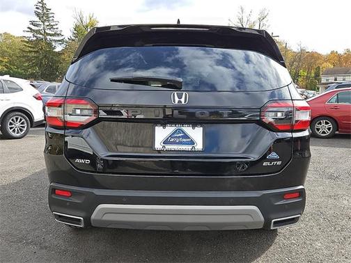 2023 Honda Pilot AWD Elite