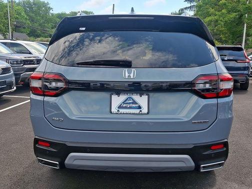 Sonic Gray Pearl 2023 Honda Pilot Touring 8-Passenger