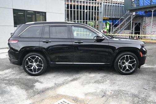 2022 Jeep Grand Cherokee Summit