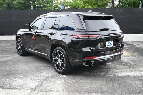 2022 Jeep Grand Cherokee Summit