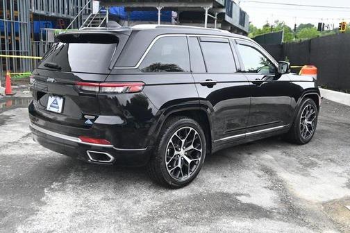 2022 Jeep Grand Cherokee Summit
