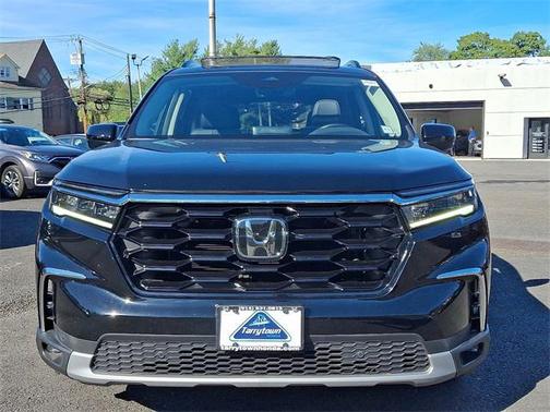 2023 Honda Pilot Touring 8-Passenger