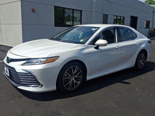 Wind Chill Pearl 2023 Toyota Camry XLE