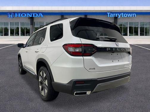 Platinum White Pearl 2026 Honda Pilot Touring 8-Passenger