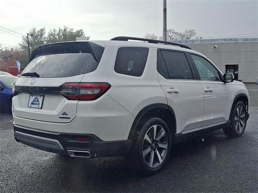 2023 Honda Pilot Touring 8-Passenger