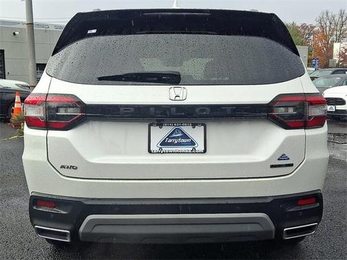 2023 Honda Pilot Touring 8-Passenger