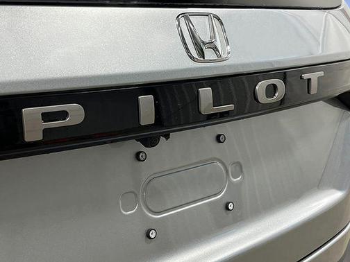 Solar Silver Metallic 2026 Honda Pilot EX-L