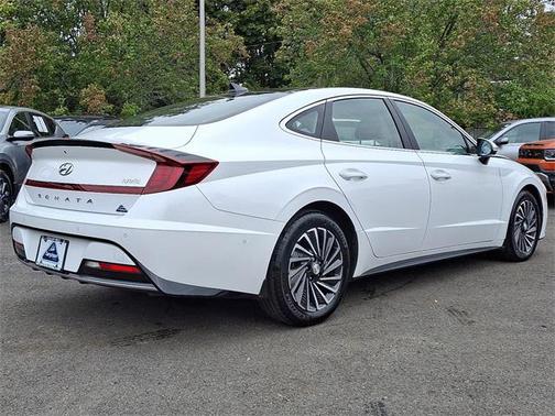 2023 Hyundai SONATA Hybrid Limited