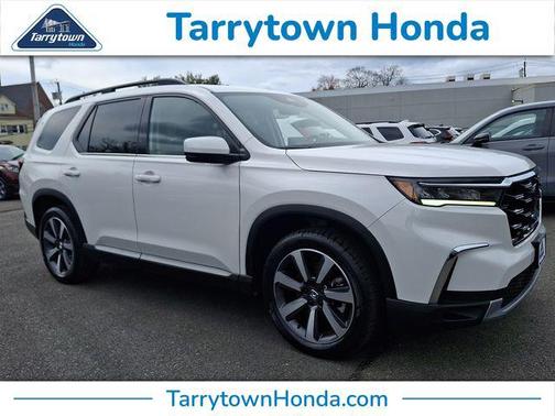 Platinum White Pearl 2023 Honda Pilot Touring 8-Passenger