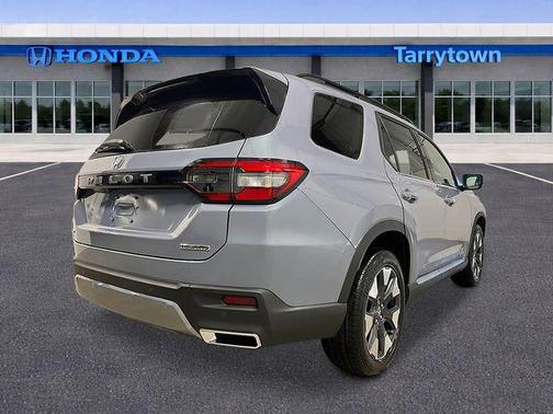 Sonic Gray Pearl 2026 Honda Pilot Touring 8-Passenger