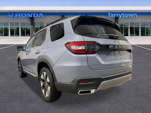 Sonic Gray Pearl 2026 Honda Pilot Touring 8-Passenger