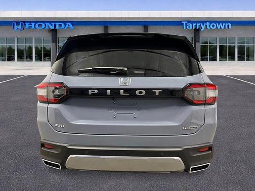 Sonic Gray Pearl 2026 Honda Pilot Touring 8-Passenger
