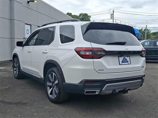 2023 Honda Pilot Touring 8-Passenger
