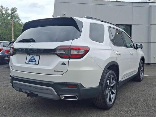 2023 Honda Pilot Touring 8-Passenger