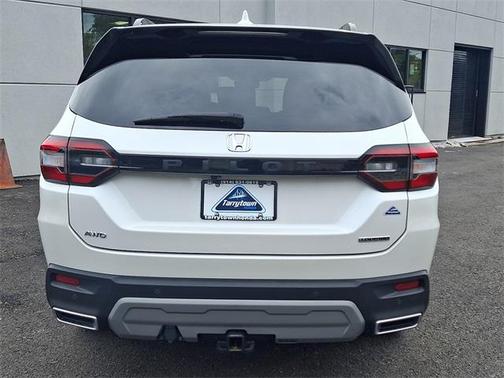 2023 Honda Pilot Touring 8-Passenger