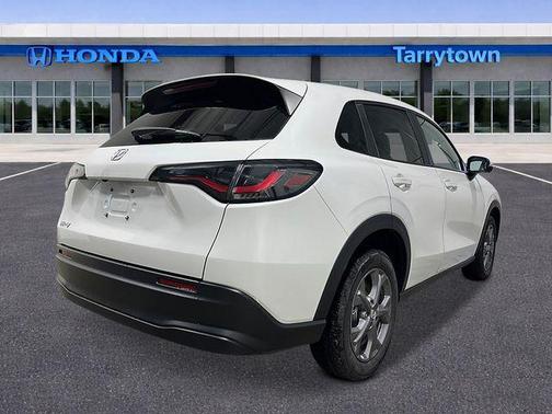 Platinum White Pearl 2027 Honda HR-V LX