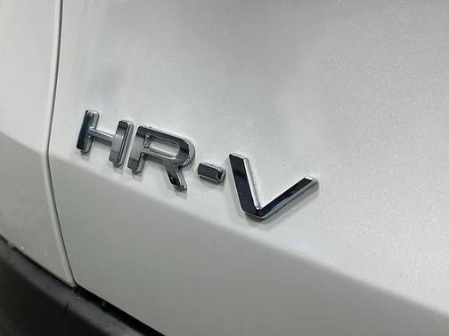 Platinum White Pearl 2027 Honda HR-V LX