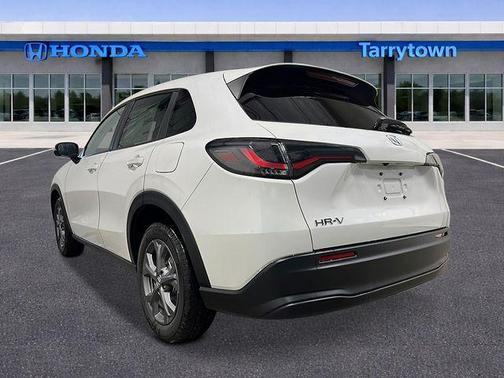Platinum White Pearl 2027 Honda HR-V LX