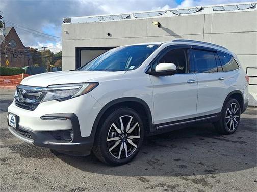 2022 Honda Pilot Touring 8-Passenger