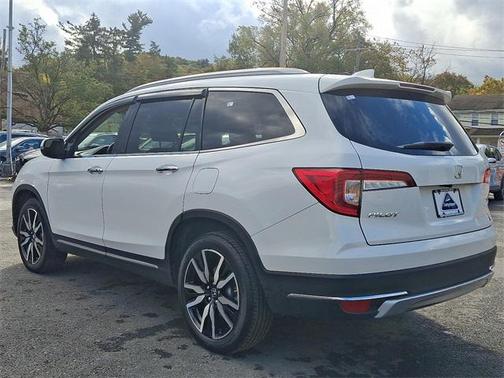2022 Honda Pilot Touring 8-Passenger