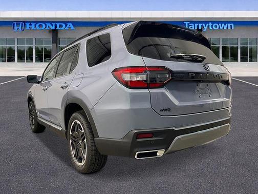 Sonic Gray Pearl 2026 Honda Pilot Touring 8-Passenger